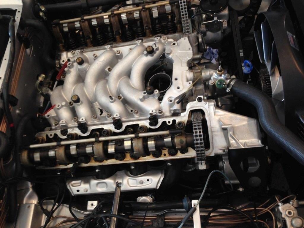 V8-Aggregat bei der Überarbeitung